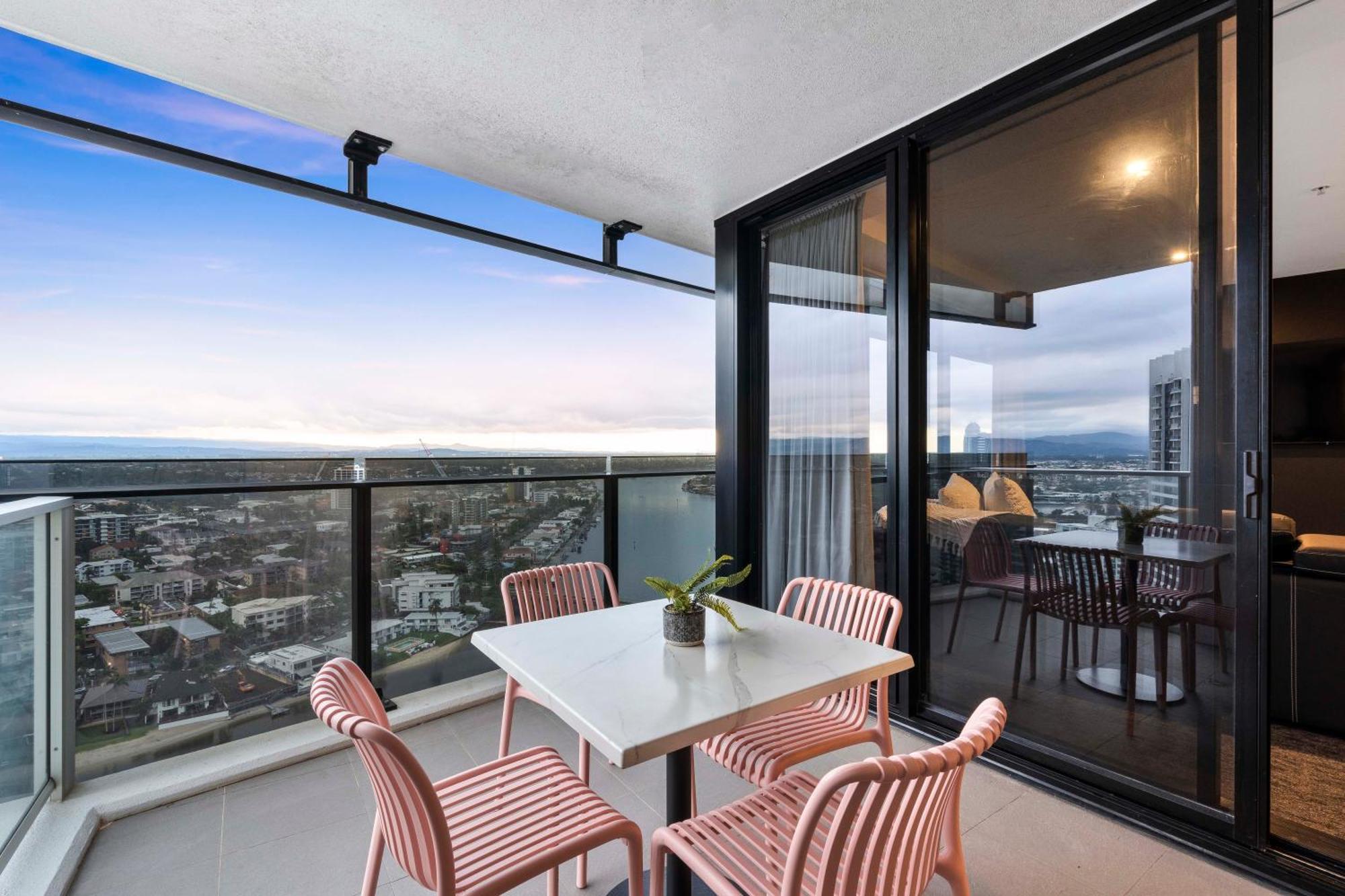 Circle On Cavill - Self Contained & Privately Managed Apartments - Wow Stay Gold Coast Exterior foto
